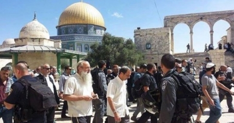 حماس : السماح للمستوطنين باقتحام المسجد الأقصى لعب بالنار 