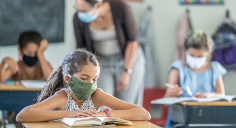 الصحة العالمية تؤكد ضرورة منح المدرسين الأولوية في إعطاء لقاحات "كورونا"