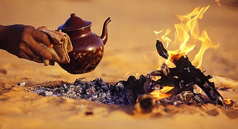 ربورتاج: صناعة الشاي بالصحراء... ثقافة ومعاني
